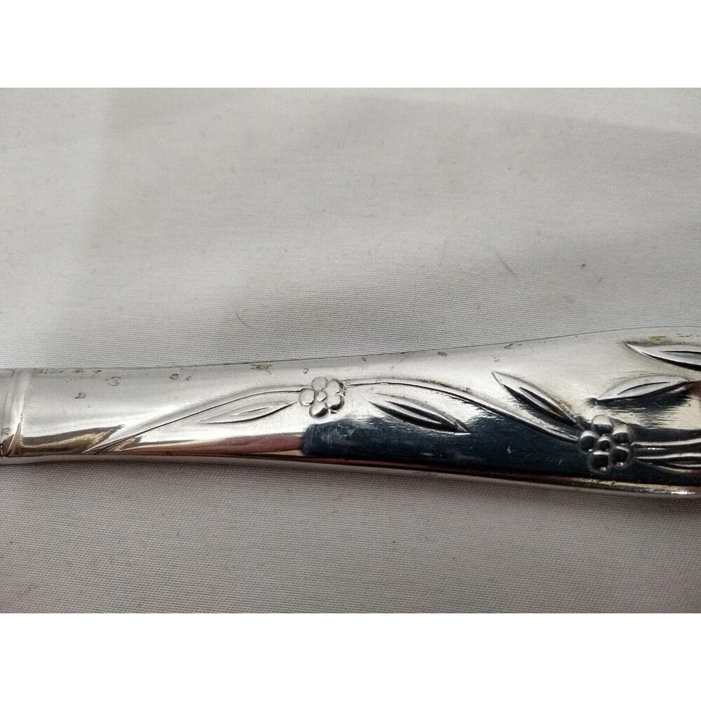 4 VINTAGE Temptations Old World Floral Stainless Steel Butter Knives